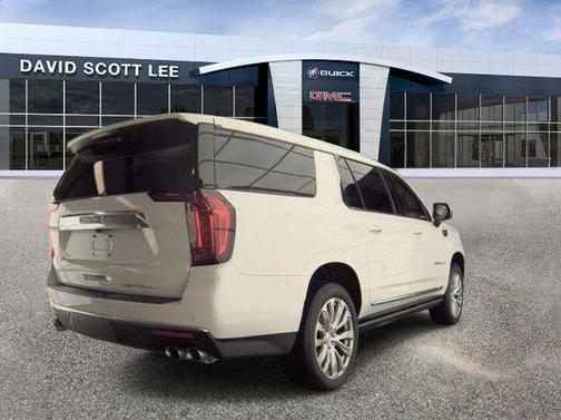 White Frost Tricoat 2022 GMC Yukon XL Denali