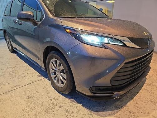 2021 Toyota Sienna LE