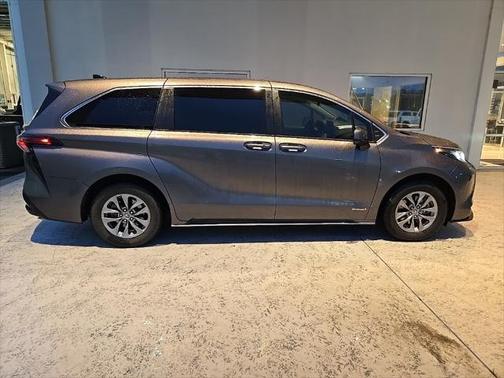 2021 Toyota Sienna LE
