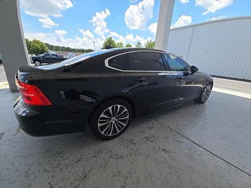 2020 Volvo S90 T6 Momentum