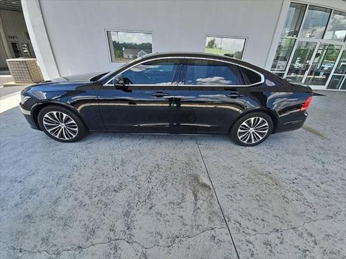 2020 Volvo S90 T6 Momentum