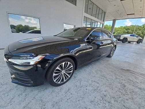 2020 Volvo S90 T6 Momentum