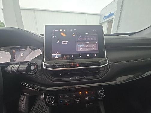 Diamond Black Crystal Pearlcoat 2023 Jeep Compass Latitude