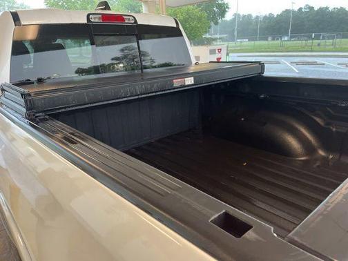 Ivory White Tri-Coat Pearlcoat 2020 RAM 1500 Limited