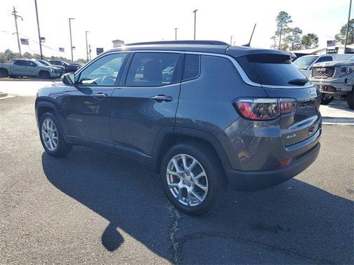 2023 Jeep Compass Latitude Lux