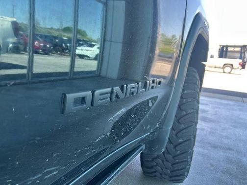 Black 2022 GMC Sierra 2500 Denali