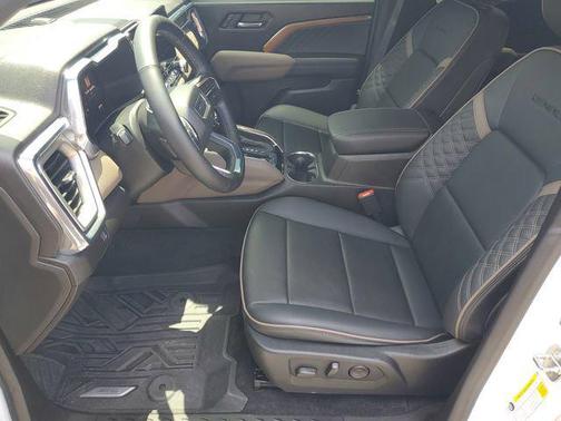 Summit White 2023 GMC Canyon Denali
