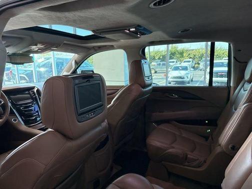 Crystal White Tricoat 2016 Cadillac Escalade ESV Platinum