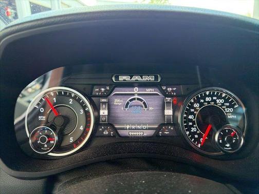 2022 RAM 2500 Tradesman Crew Cab 4x4 8' Box