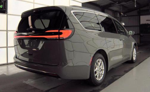 Ceramic Gray Clearcoat 2022 Chrysler Pacifica Touring L