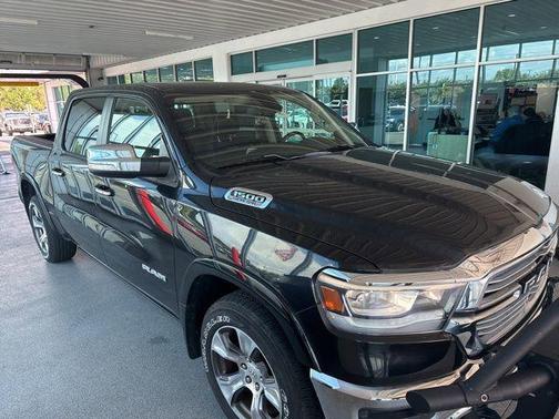 Diamond Black Crystal Pearlcoat 2020 RAM 1500 Laramie