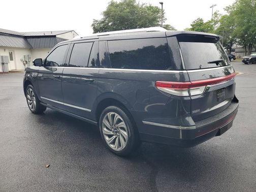 Starlight Gray Premium Colorant 2023 Lincoln Navigator Reserve
