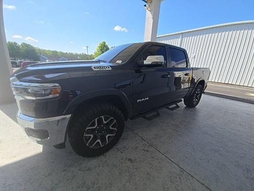 Diamond Black Crystal Pearlcoat 2025 RAM 1500 Laramie