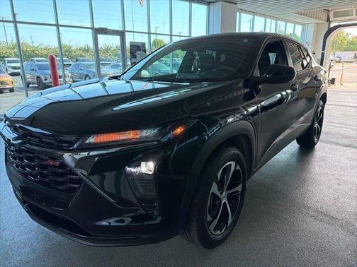 Mosaic Black Metallic 2025 Chevrolet Trax FWD 1RS