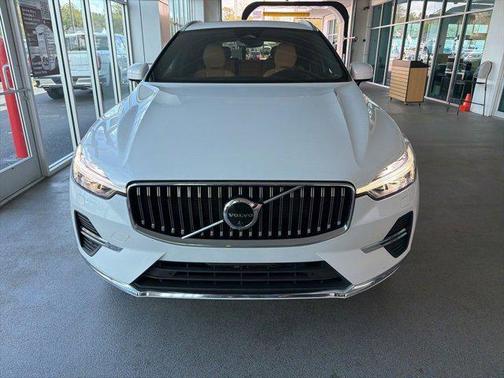 2023 Volvo XC60 B5 Ultimate Bright Theme