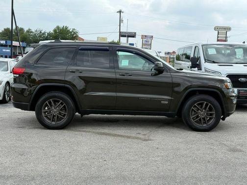 Green 2017 Jeep Grand Cherokee Laredo