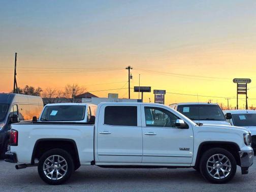 White 2018 GMC Sierra 1500 SLT