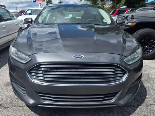 Gray 2016 Ford Fusion SE