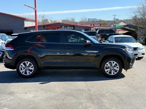 Deep Black Pearl Effect 2021 Volkswagen Atlas Cross Sport 2.0T S