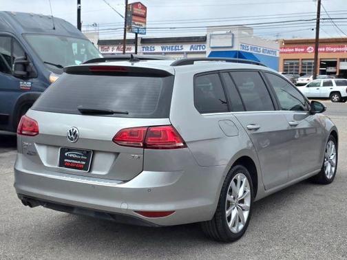 Tungsten Silver Metallic 2016 Volkswagen Golf SportWagen TSI SE 4-Door