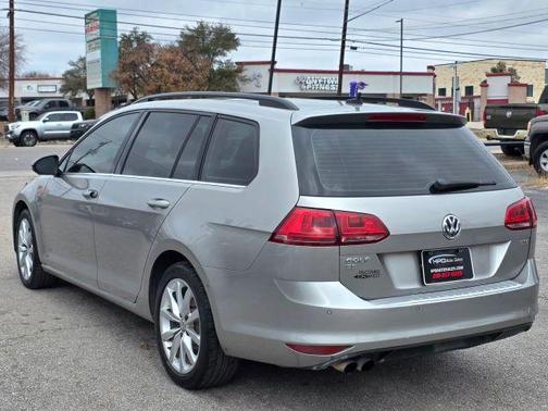 Tungsten Silver Metallic 2016 Volkswagen Golf SportWagen TSI SE 4-Door