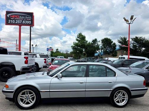 Silver 2000 BMW 740 i