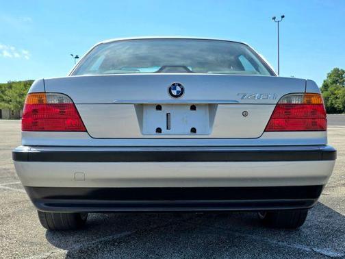 Silver 2000 BMW 740 i