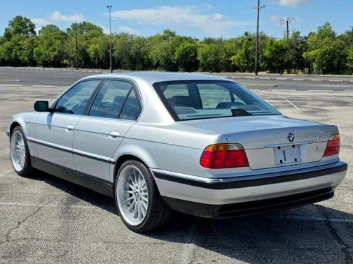 Silver 2000 BMW 740 i