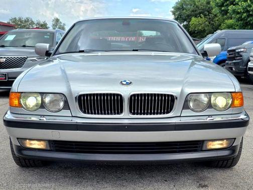 Silver 2000 BMW 740 i