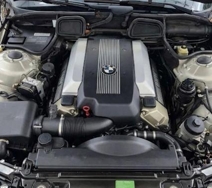 Silver 2000 BMW 740 i