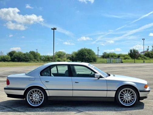 Silver 2000 BMW 740 i