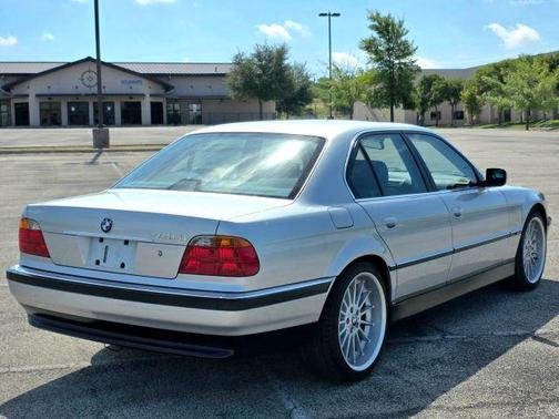 Silver 2000 BMW 740 i