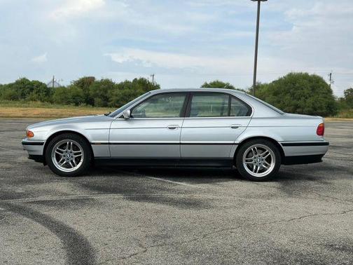 Silver 2000 BMW 740 i