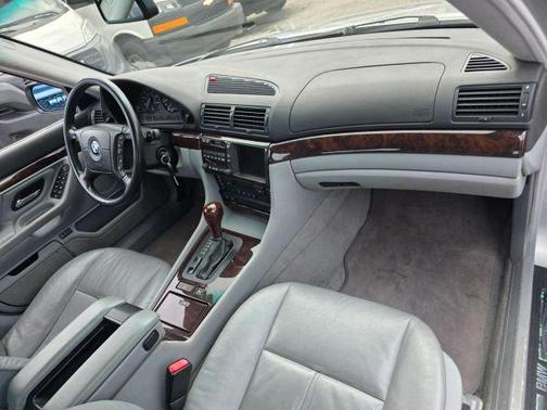 Silver 2000 BMW 740 i