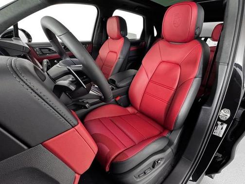 2025 Porsche Cayenne GTS