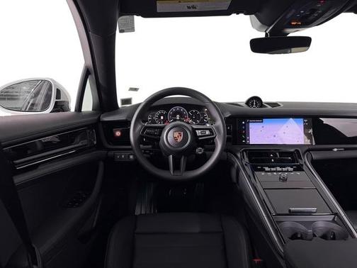 2026 Porsche Panamera 4