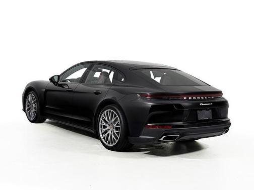 2025 Porsche Panamera 4