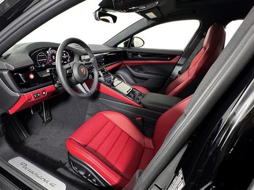 2025 Porsche Panamera 4