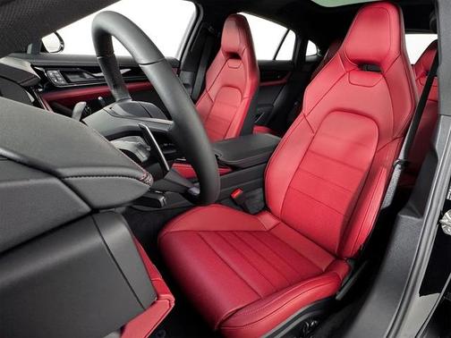 2025 Porsche Panamera 4
