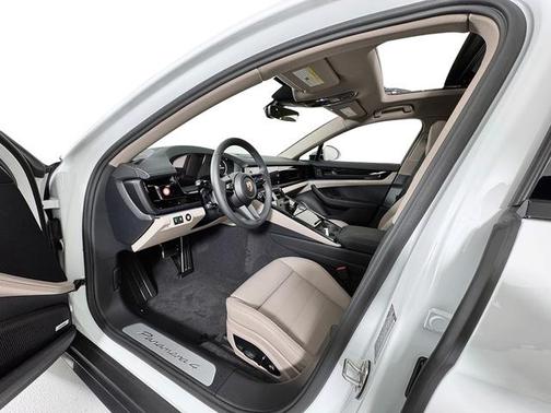 2026 Porsche Panamera 4