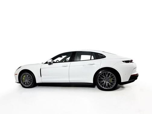 2026 Porsche Panamera 4