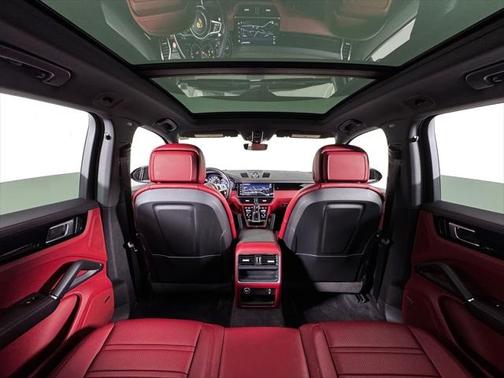 2022 Porsche Cayenne Platinum Edition