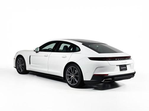 2025 Porsche Panamera 4