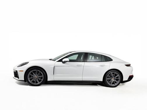 2025 Porsche Panamera 4