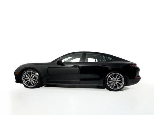 2025 Porsche Panamera 4