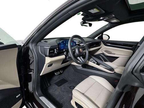 2025 Porsche Macan 4