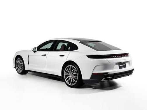 2025 Porsche Panamera 4