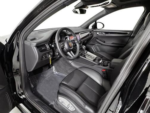 2025 Porsche Macan T