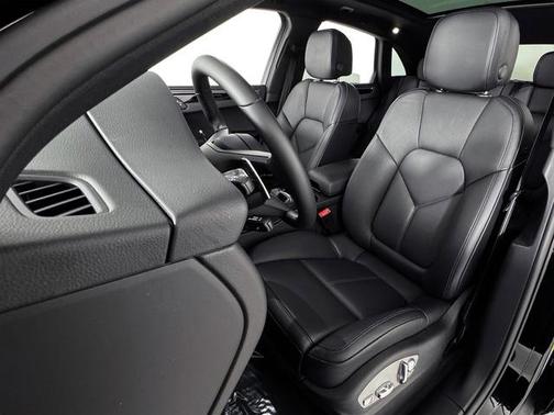 2025 Porsche Macan T