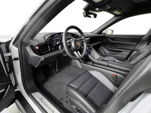 2025 Porsche Taycan 4S Cross Turismo